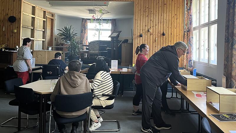 Der Demenz-Parcours in Tettau wurde zur Herausforderung.