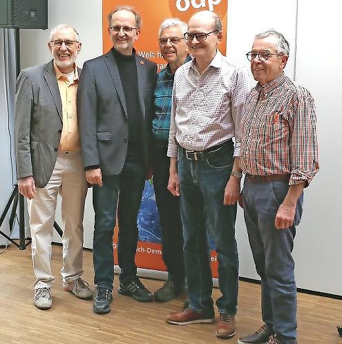 Der neue &Ouml;DP-Bezirksvorstand (von links): Waldemar Bug, Bernhard Schmitt, Dr. Hans v. Besser, Dieter Sauer und Hubertus Brand. Es fehlt Esther Wagenh&auml;user.
