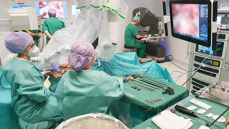 Operation mit dem Da-Vinci-Roboter am Klinikum Bamberg
