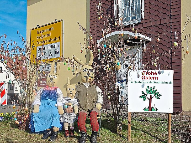 Der Gartenbauverein Stadtsteinach nutzt an Ostern die freie Fläche, auf der das Lebensmittelgeschäft Michael und Margareta Tempel stand, das 1998 abgerissen wurde Der Gartenbauverein Stadtsteinach nutzt an Ostern die freie Fläche, auf der das Lebensmittelgeschäft Michael und Margareta Tempel stand, das 1998 abgerissen wurde