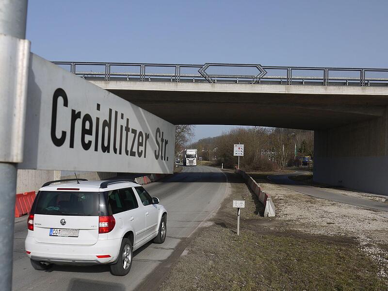 An dieser Stelle, wo die Coburger Straße zur Creidlitzer Straße wird, soll eine weitere Zufahrt zum E-Center in Niederfüllbach gebaut werden. An dieser Stelle, wo die Coburger Straße zur Creidlitzer Straße wird, soll eine weitere Zufahrt zum E-Center in Niederfüllbach gebaut werden.