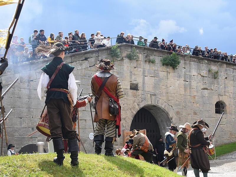 Das Historienspektakel &bdquo;Crana Historica 2026&ldquo; findet am Pfingstwochenende vom 23. bis 25. Mai auf der Festung Rosenberg statt.