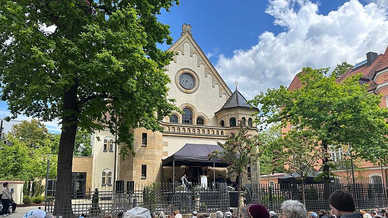 Gedenkfeier vor Synagoge in Straubing