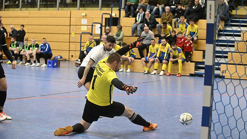 Sylvia Ebersdorf muss erst mal um die Dienste von Sertan Sener bangen. Der wurde zum besten Spieler der Bezirksmeisterschaft gewählt. Sylvia Ebersdorf muss erst mal um die Dienste von Sertan Sener bangen. Der wurde zum besten Spieler der Bezirksmeisterschaft gewählt.