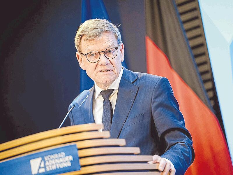 Au&szlig;enminister Johann Wadephul will das Ende der &Auml;ra Orban zum Aufbruch nutzen.