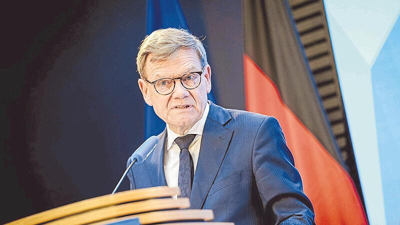 Au&szlig;enminister Johann Wadephul will das Ende der &Auml;ra Orban zum Aufbruch nutzen.