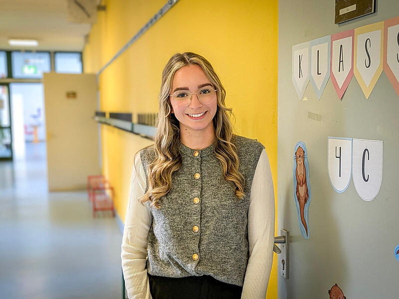 Junge Grundschullehrerin Vanessa Mittel