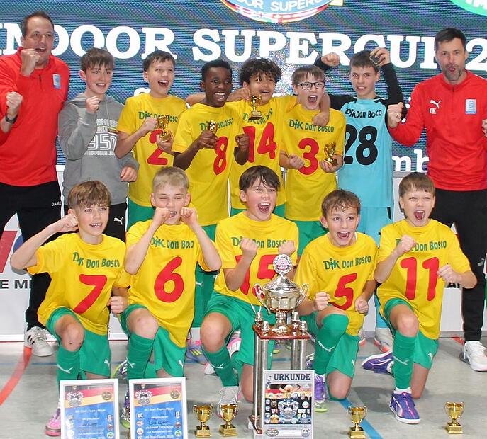 Die U13-Junioren der DJK Don Bosco Bamberg haben den Indoor Supercup in Schwabach gewonnen.