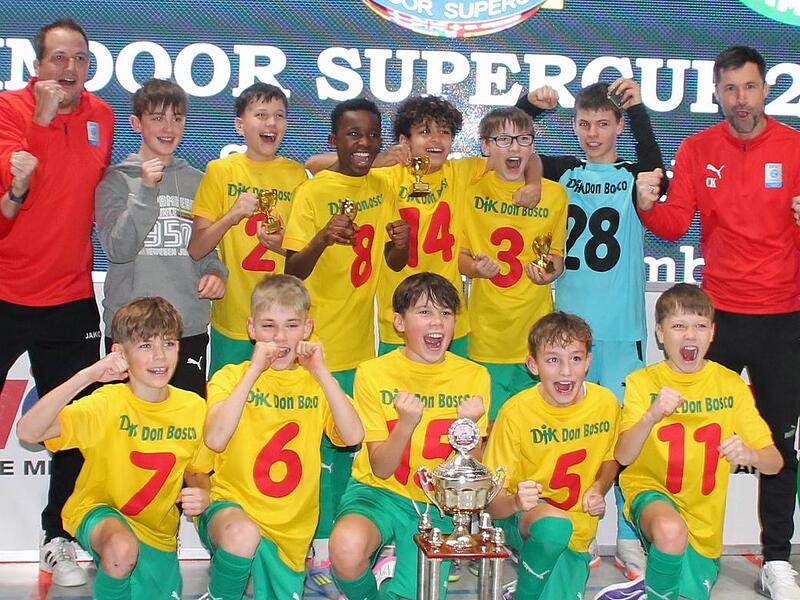 Die U13-Junioren der DJK Don Bosco Bamberg haben den Indoor Supercup in Schwabach gewonnen.