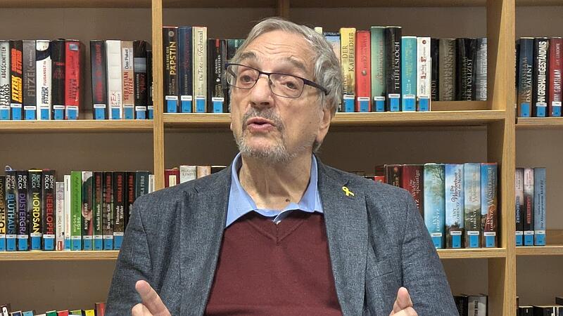 Prof. Gad Kaynar-Kissinger (77) bei der Lesung aus seinem Gedichtband „Höchste Gefahr“