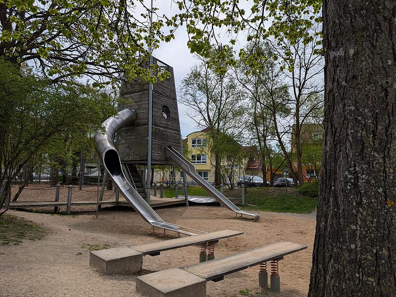 Der Streit zwischen Kindern auf dem LGS-Gelände begann auf der Rutsche. Der Streit zwischen Kindern auf dem LGS-Gelände begann auf der Rutsche.