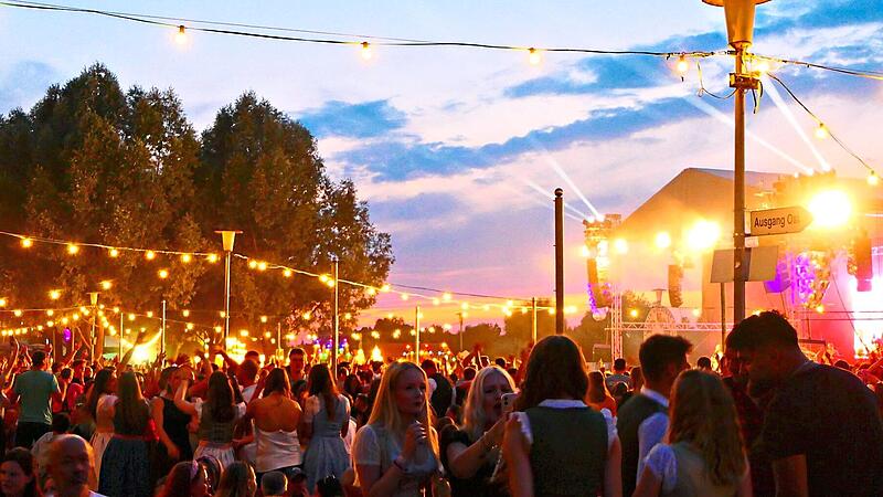 Der Festplatz direkt am Altmain bot beim Sonnenuntergang am Montag ein besonderes Ambiente. Christian Licha Der Festplatz direkt am Altmain bot beim Sonnenuntergang am Montag ein besonderes Ambiente. Christian Licha