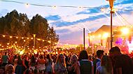 Der Festplatz direkt am Altmain bot beim Sonnenuntergang am Montag ein besonderes Ambiente. Christian Licha Der Festplatz direkt am Altmain bot beim Sonnenuntergang am Montag ein besonderes Ambiente. Christian Licha