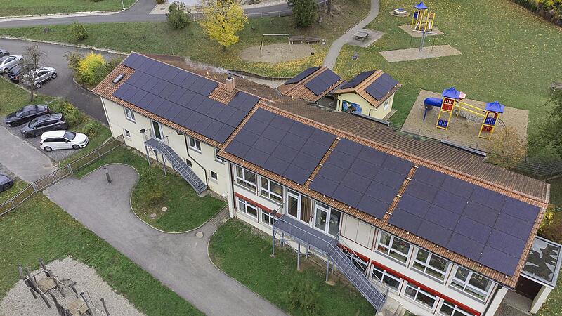 Eine große Photovoltaikanlage errichtete die Stadt Eltmann auf dem Kindergarten in Weisbrunn. Eine große Photovoltaikanlage errichtete die Stadt Eltmann auf dem Kindergarten in Weisbrunn.