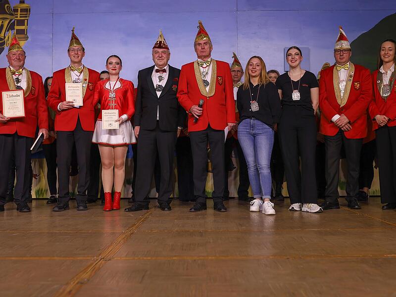 Dem r&uuml;hrigen Fuschter Faschingsclub und seinen Aktiven geb&uuml;hrten in der Session 2025 viele Ehrungen