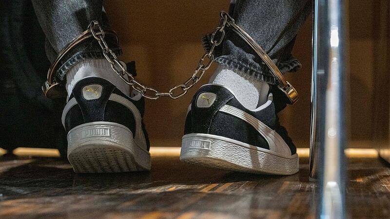 Prozess nach einem mutmaßlich homophoben Angriff Prozess nach einem mutmaßlich homophoben Angriff