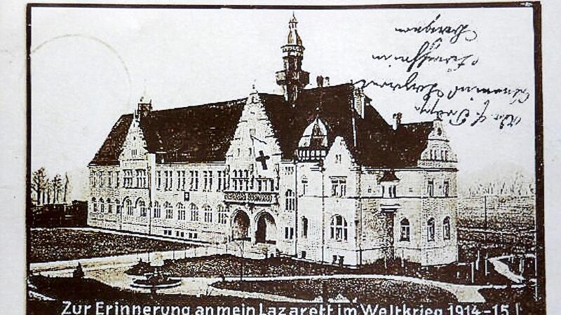 Das Forchheimer Progymnasium war w&auml;hrend des Ersten Weltkriegs Milit&auml;rlazarett und beherbergte im November 1918 auch eine Einheit, die den &bdquo;Gefreiten Mayer&ldquo; zum Vorsitzenden des &ouml;rtlichen Soldatenrates w&auml;hlte.Forchheim & Fr&auml;nkische Schweiz