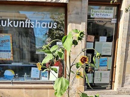 Im Zukunftshaus gibt es einen Flohmarkt auf Spendenbasis sowie ein Reparatur-Café.