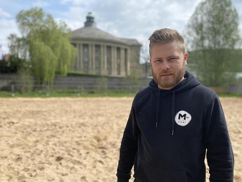 Maximilian Rottenberger ist gelernter Hotelfachmann und gr&uuml;ndete mit 19 Jahren sein Unternehmen &bdquo;Maxi-Events&ldquo;.