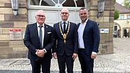 Bürgermeister Bad Kissingen Die alten zweiten und dritten Bürgermeister von Bad Kissingen sind auch die neuen: Thomas Leiner (links) und Anton Schick (rechts) wurden als Stellvertreter von Oberbürgermeister Dirk Vogel (Mitte) wiedergewählt.