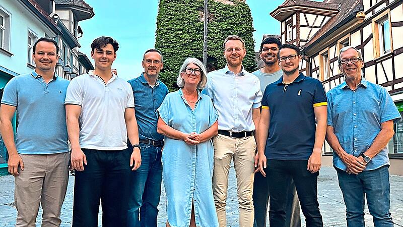(V.l.) Mathias Fischbach (Landesvorsitzender), Philipp Lochmüller, Peter Lindt, Britta Dassler, Roy Eissing (Kreisvorsitzender), Jeff Simpson, Tobias Kelle und, Michael Dassler.FDP- Kreisverband (V.l.) Mathias Fischbach (Landesvorsitzender), Philipp Lochmüller, Peter Lindt, Britta Dassler, Roy Eissing (Kreisvorsitzender), Jeff Simpson, Tobias Kelle und, Michael Dassler.FDP- Kreisverband