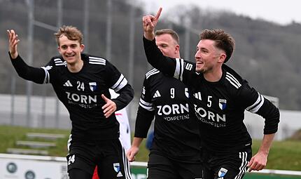 Forchheims Christian St&auml;dtler machte mit seinem Kopfballtreffer gegen den TSV Wei&szlig;enburg den Sack zu.Forchheim & Fr&auml;nkische Schweiz