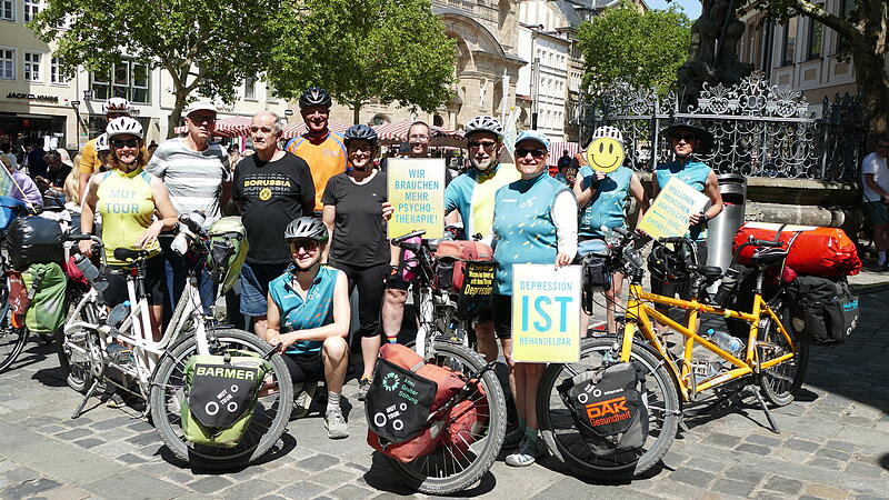 Die Mut-Tour hat f&uuml;r diese Radler in M&uuml;nchen begonnen  und endete am Zielort Bamberg am Gabelmann