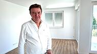Seit Wochen k&uuml;mmert sich Makler Werner Schauer um eine zur&uuml;ckgelassene Seniorin. Jetzt muss etwas passieren. Denn lang kann sie nicht mehr in der Wohnung bleiben.