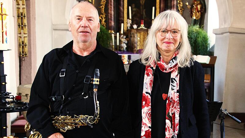 Der Mann mit dem „Black-Saxophon“ und seine Frau Maria gestalteten im Rahmen des Projekts „Kulturpunkte“ ein echtes Musikerlebnis in der Westheimer Kirche.