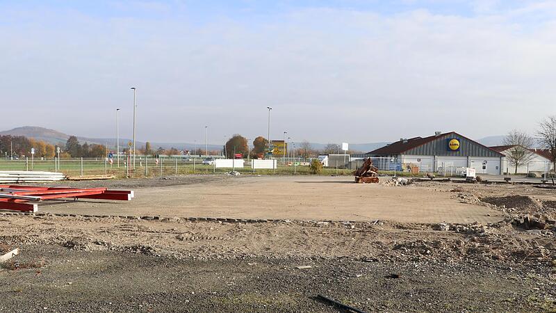 Hier k&ouml;nnte neben einem neuen Beck Drive-In die Aldi-Filiale entstehen. Oder doch ein Rossmann-Drogeriemarkt?Forchheim & Fr&auml;nkische Schweiz
