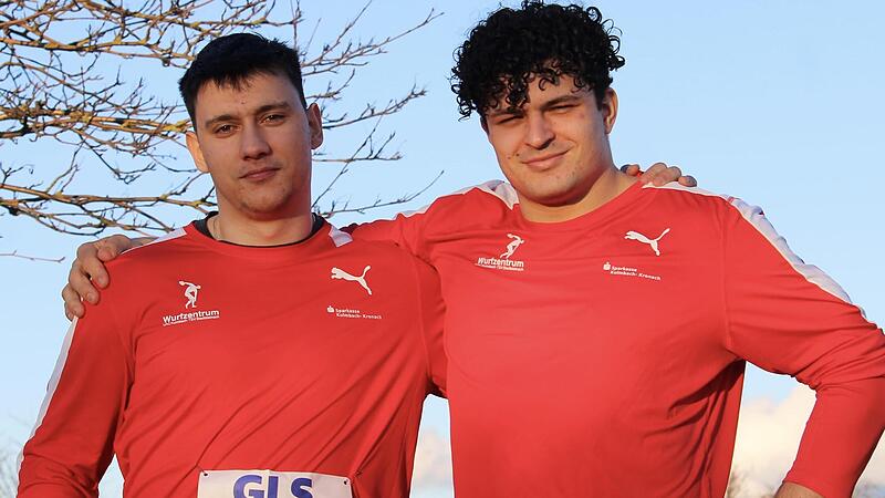 Die Trainingspartner Linus Liebenwald (links) und Merlin Hummel unterst&uuml;tzten sich in Halle gegenseitig.