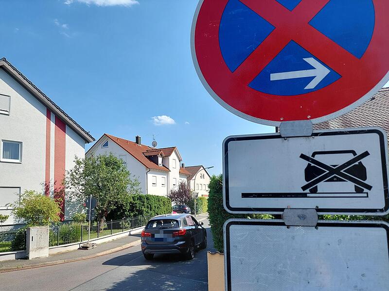 In der Friedensstra&szlig;e in Buckenhofen wurden nun Halteverbotsschilder aufgestellt.Forchheim & Fr&auml;nkische Schweiz