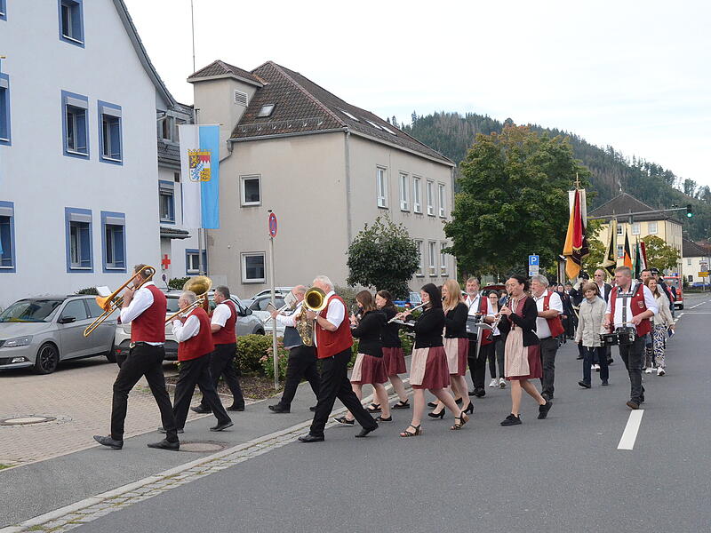 Mit einer festlichen Kirchenparade wurde die Pressiger Kirchweih eröffnet.