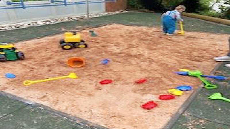 Der neue Matschspielplatz der Lebenshilfe wird genutzt.