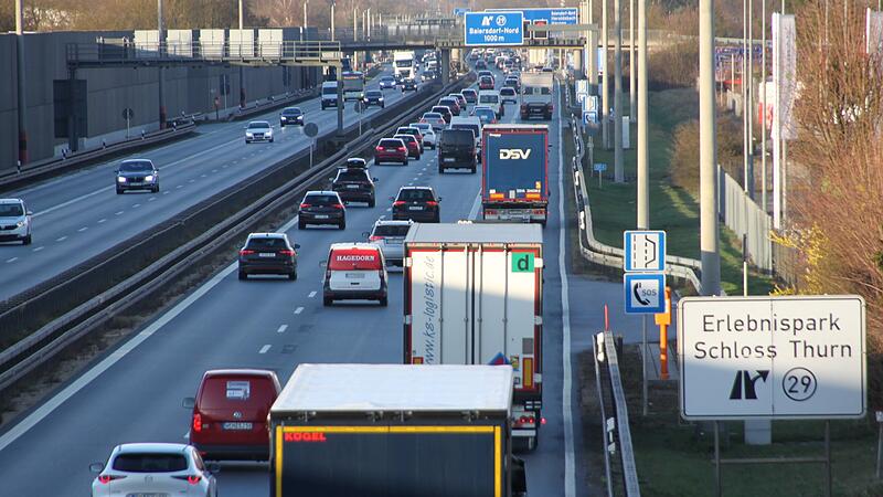 A73 bei Baiersdorf Feierabendverkehr auf der A73 bei Baiersdorf. Tausende Pendler sind jeden Tag hier unterwegs.