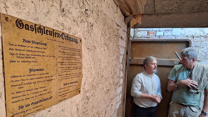 Bei einer Besichtigung gab Eigent&uuml;mer Wolfgang Weller Einblick in das restaurierte historische Geb&auml;ude