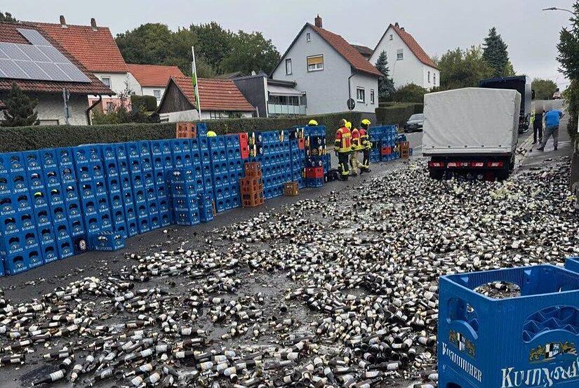 Bier-Trag&ouml;die in D&ouml;rfles-Esbach: Zahlreiche K&auml;sten bei Unfall zerst&ouml;rt