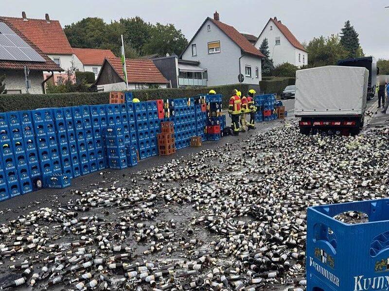 Bier-Trag&ouml;die in D&ouml;rfles-Esbach: Zahlreiche K&auml;sten bei Unfall zerst&ouml;rt