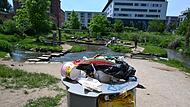 Nicht nur auf der Erba-Insel stapelt sich Verpackungsmüll. Die Stadt Bamberg will nun eine Steuer auf Einweg-Hüllen nach Tübinger Vorbild erheben.