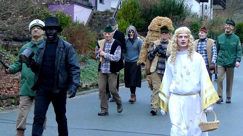 Die „Strohberta“ wird am Heiligen Abend wieder durch Trebgast ziehen.