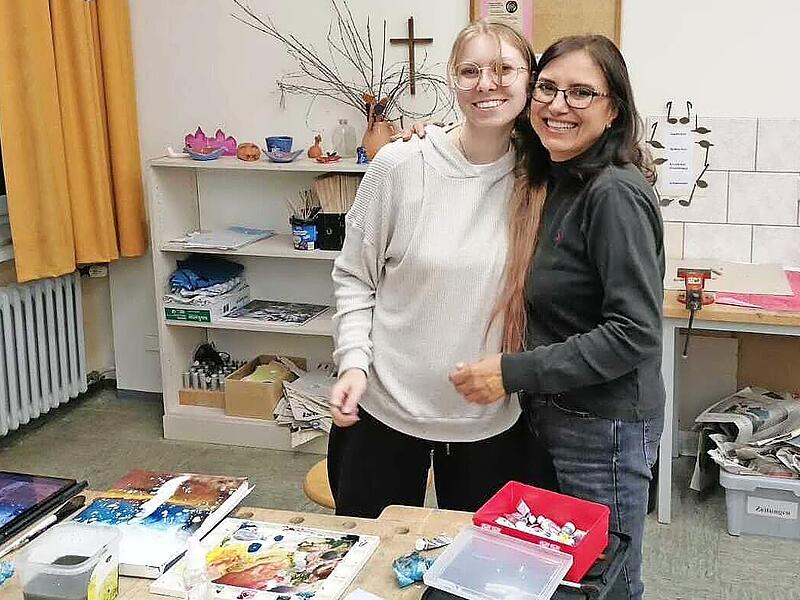 Von der Künstlerin Susan Frank (rechts) hat Eva Hartmann schon viel gelernt. Von der Künstlerin Susan Frank (rechts) hat Eva Hartmann schon viel gelernt.