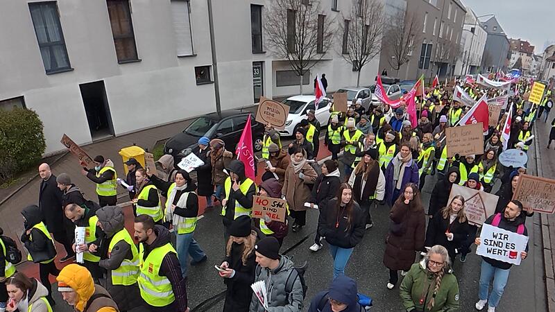 Warnstreik in Mittelfranken: Universit&auml;tsklinikums- und Hochschulmitarbeiter legen ihre Arbeit niederWarnstreik Erlangen