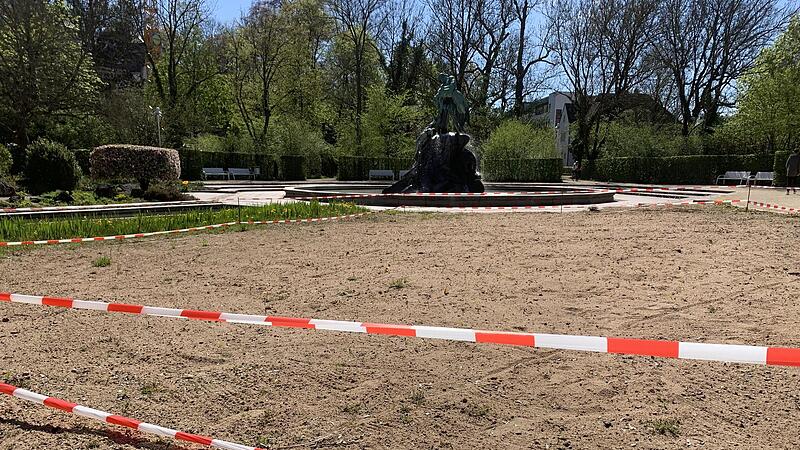 Hier gab es drei Jahre in Folge einen „Stadtstrand“ – doch jetzt wird die Fläche im Coburger Rosengarten in eine Blumenwiese umgewandelt. Hier gab es drei Jahre in Folge einen „Stadtstrand“ – doch jetzt wird die Fläche im Coburger Rosengarten in eine Blumenwiese umgewandelt.