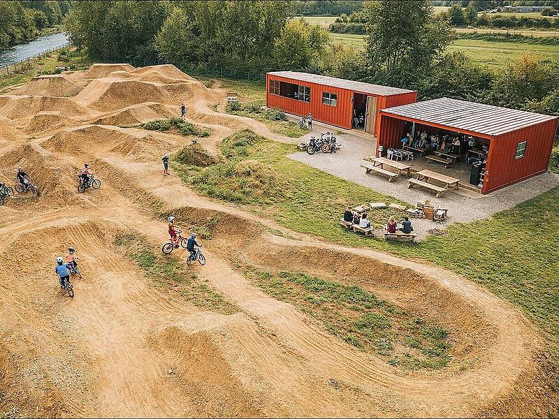 Jugendliche planen Dirtpark