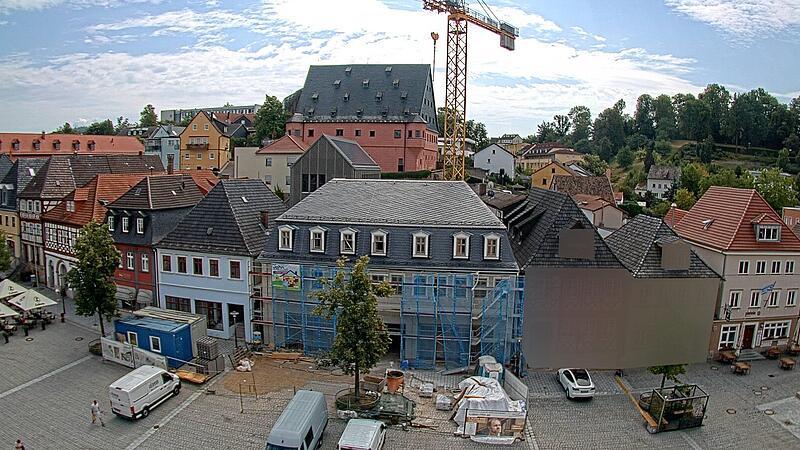 Lichtenfels Baustelle Marktplatz 10 Die Arbeiten am Marktplatz 10 in Lichtenfels lassen sich per Webcam verfolgen. Diese Aufnahme entstand zur Mittagszeit am 5. August 2026.