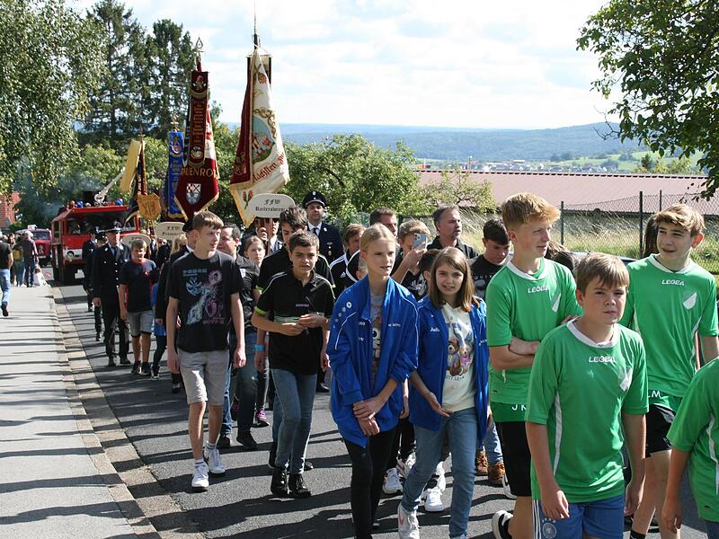 Auffallend viele junge Leute waren beim Festzug dabei.