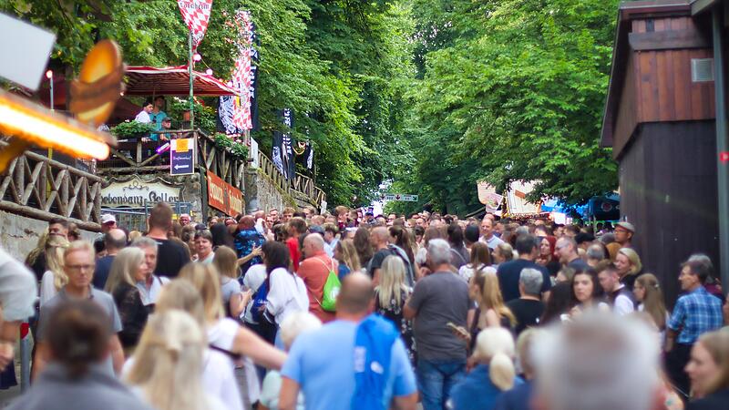 Annafest 2025: Die schönsten Impressionen vom ersten Partytag und der ersten Partynacht am Freitag - Teil 3