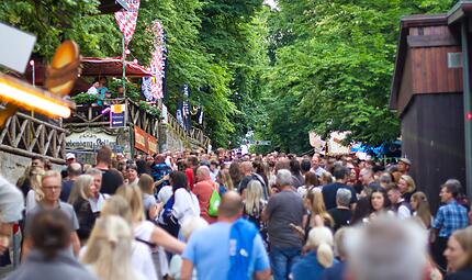 Annafest 25: Die besten Partyfotos vom ersten Freitag - Teil 3Annafest 25: Die besten Partyfotos vom ersten Freitag - Teil 3 Annafest 2025: Die schönsten Impressionen vom ersten Partytag und der ersten Partynacht am Freitag - Teil 3