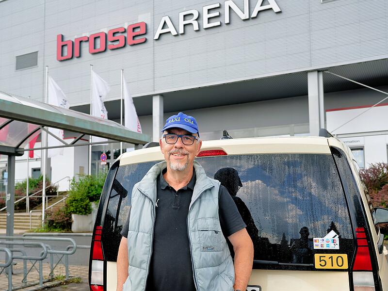 Oliver Mei&szlig;ner Taxistand vor Brose-Arena