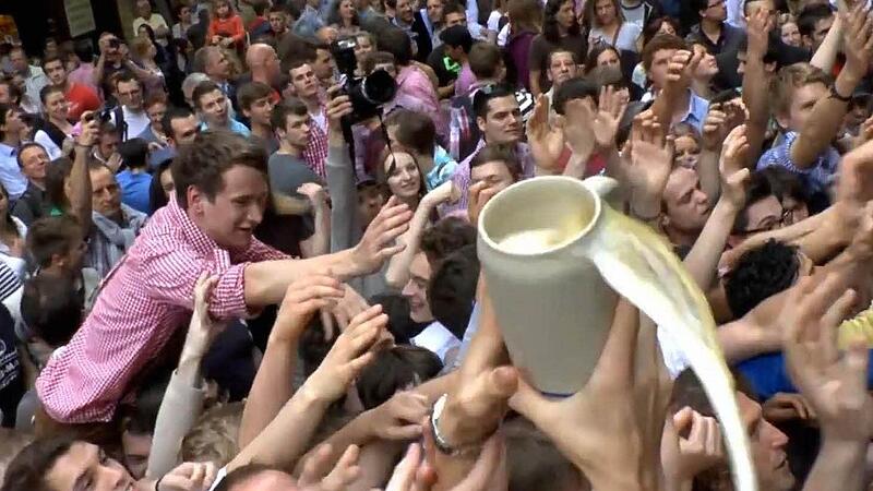 Solche Bilder sind trotz Impfungen und derzeit niedrigerer Fallzahlen im Mai noch nicht wieder denkbar.